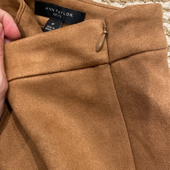 NWT Fab ANN TAYLOR Faux Suede Cropped Pants 0P - Picture 4 of 8